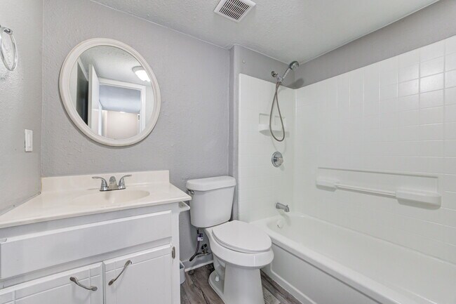 Building Photo - 1622 Claudia Dr