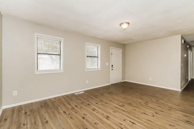 Building Photo - 5461 Austell Rd