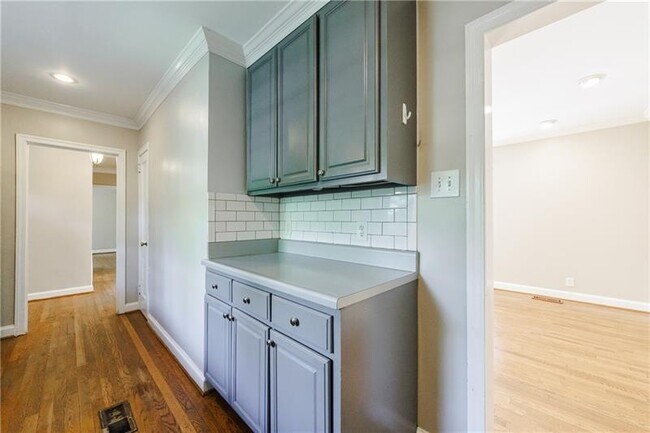 Building Photo - 2311 Pembrook Pl NE