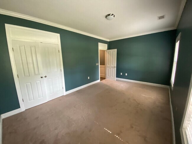 Building Photo - 128 Mosswood Dr