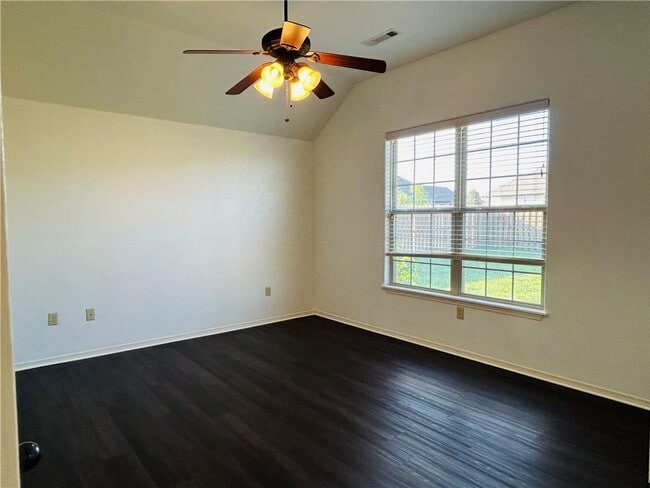 Building Photo - 471 Verona Way