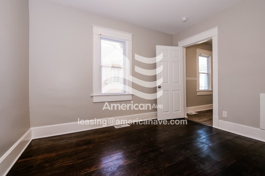 Building Photo - 11611 Hackett St