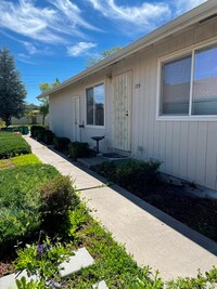 Building Photo - 2 bedroom duplex