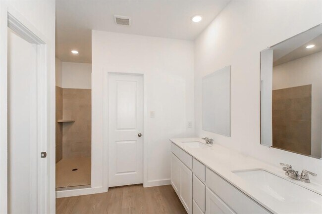 Building Photo - 1908 Ponderosa Pne Ln