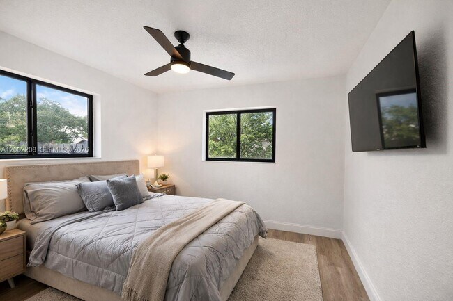 Building Photo - 1810 NW 9th St