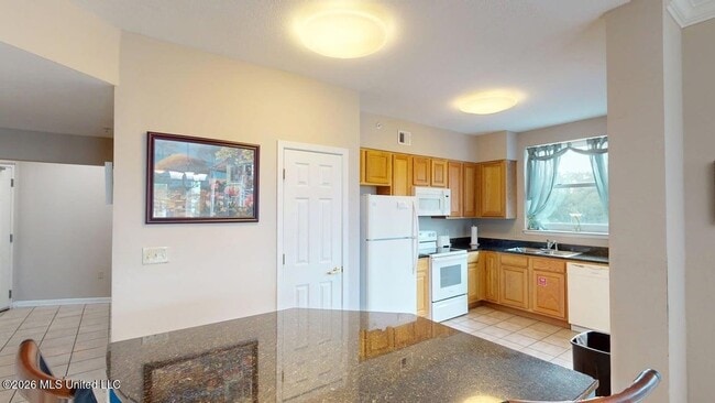 Building Photo - 2230 Beach Dr
