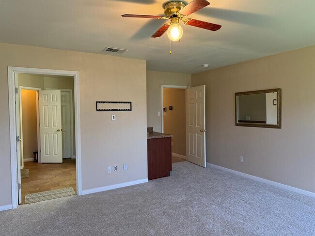 Building Photo - 206 Pheasant Ridge Dr
