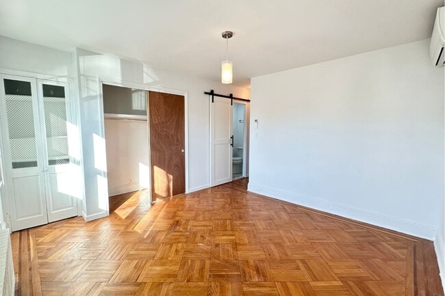 Building Photo - 71-51 Kessel St