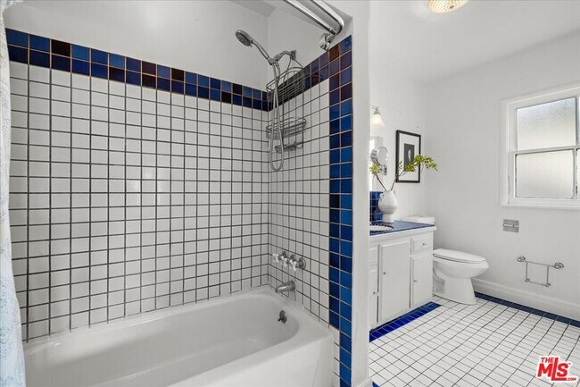Building Photo - 3074 Lake Hollywood Dr
