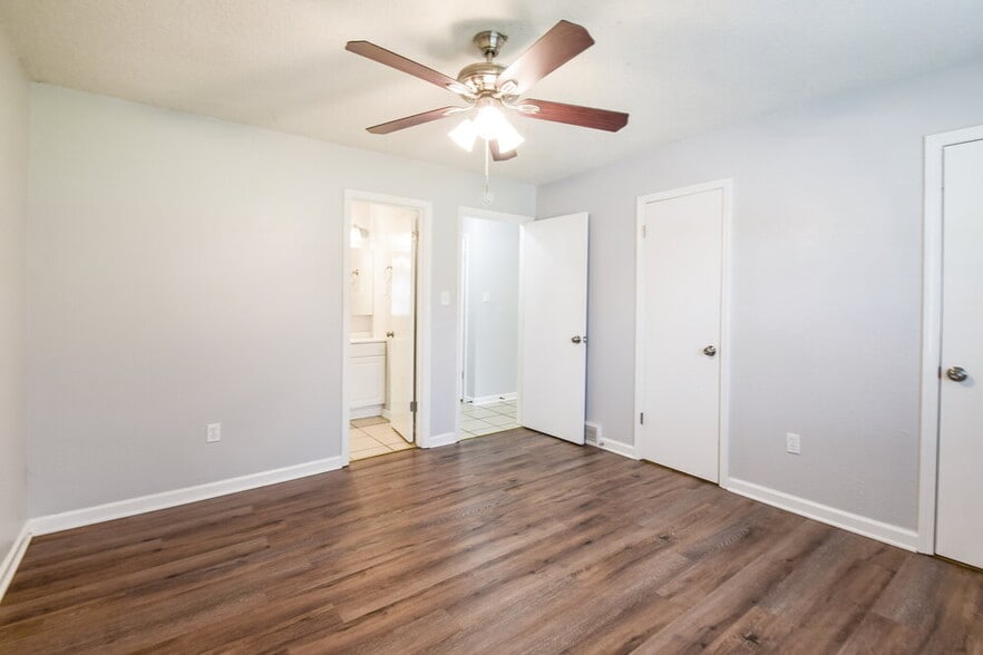 Building Photo - 5691 Briarwood Dr