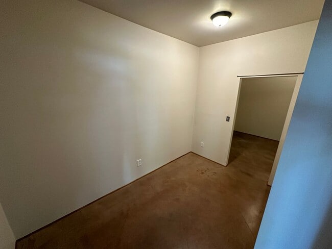 Building Photo - 7107 SW 29th Ave