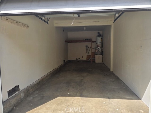 Building Photo - 160 Greentree Ln