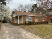 Building Photo - Matthews Ranch Home