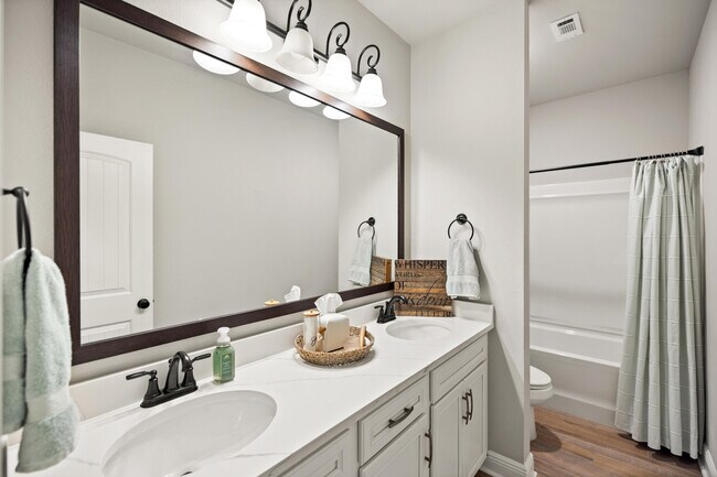 Building Photo - 212 Blaze Blvd