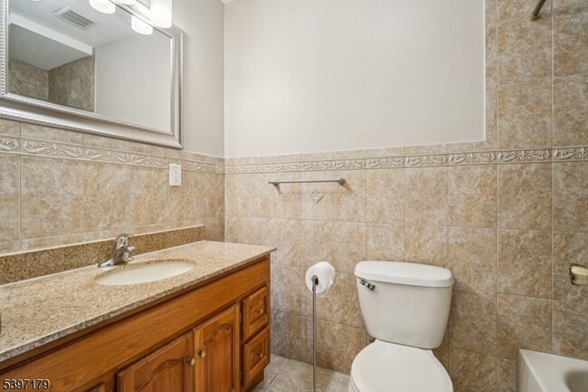 Building Photo - 141 Walnut St