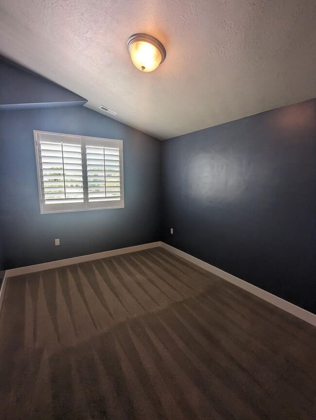 Building Photo - Gorgeous 3 Bed 2.5 Bath Coming Soon!