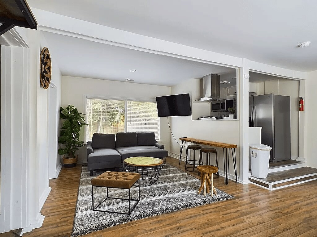 Living Room - 3718 Live Oak St