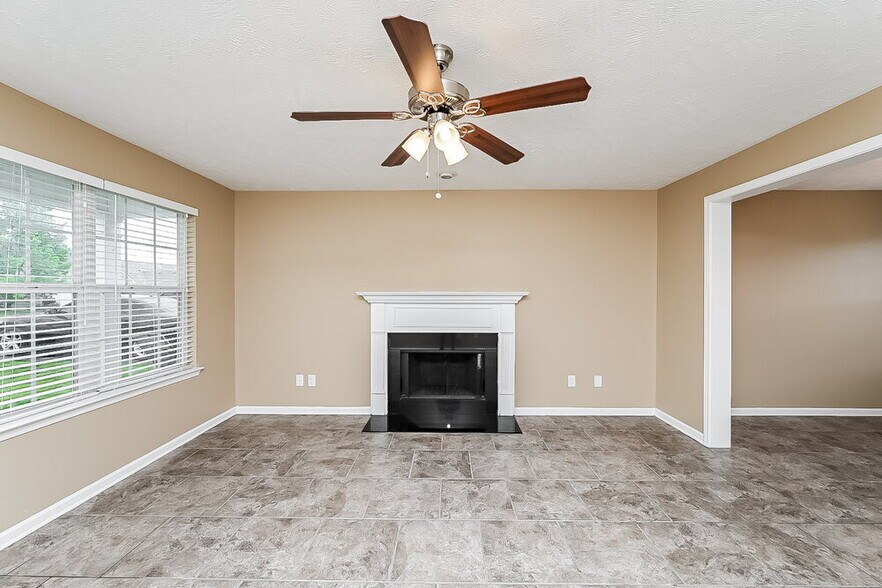 Building Photo - 319 Sarna Dr