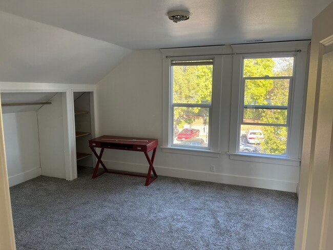 Building Photo - 1531 James St