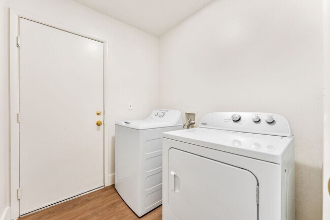 Building Photo - Comfort, Style & Single-Story Living in a Prime North Las Vegas Location!