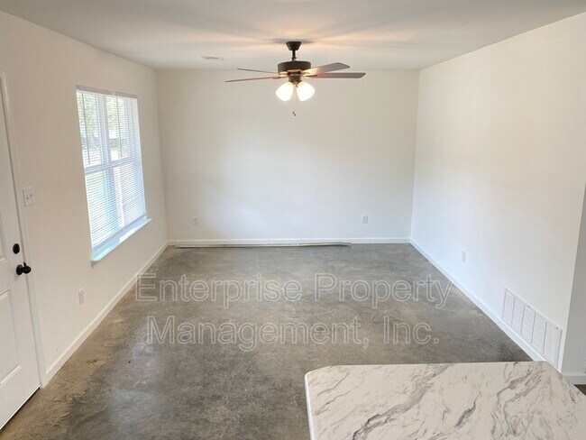 Building Photo - 2963 Lake Park Rd