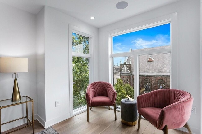 Building Photo - Private Double Decker Rooftop! - Modern Lu...