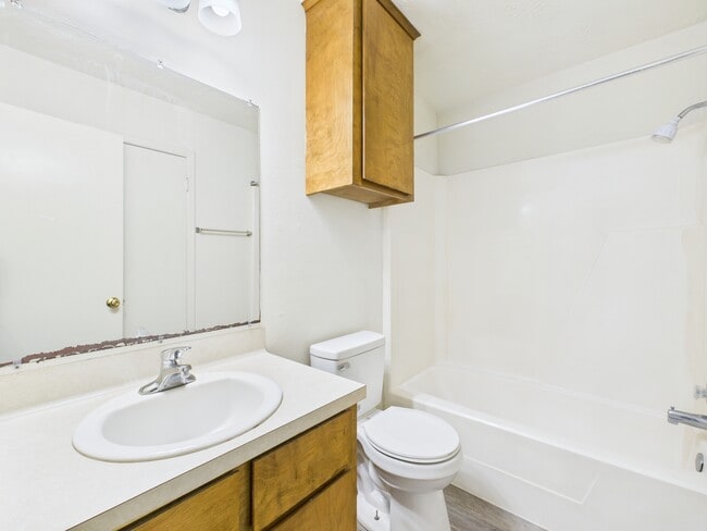 Building Photo - 1802 Woodsman Dr