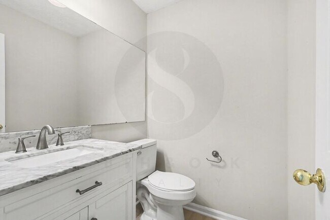 Building Photo - 4BR/2.5BA Home Conveniently Located Off Jimmy Carter Blvd!