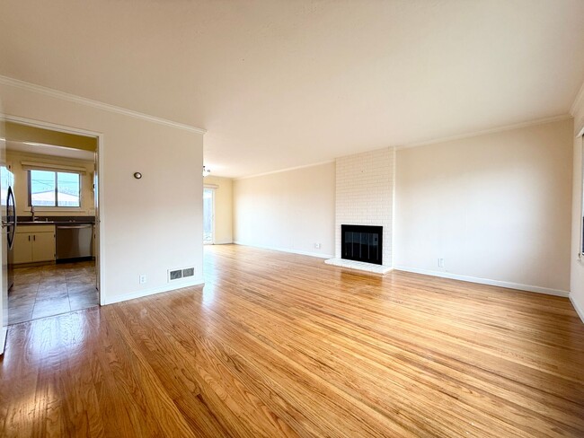 Building Photo - Renovated Single-Family Home in Pacifica!