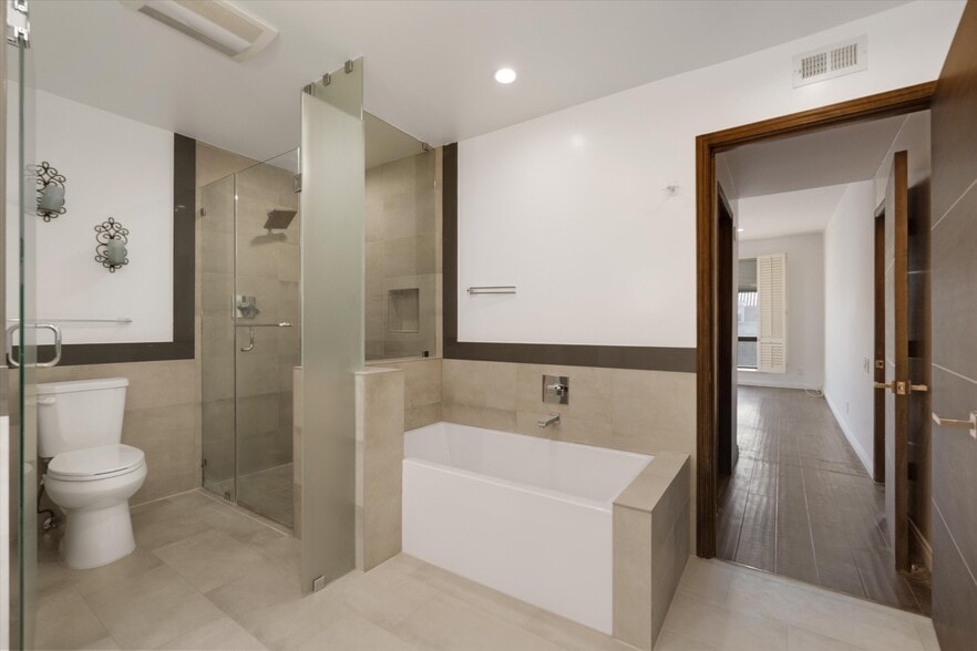 Building Photo - 2175 S Beverly Glen Blvd