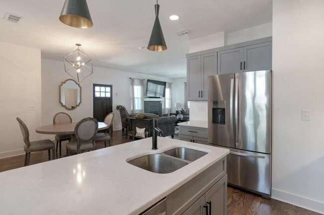 Building Photo - 3203 Anderson Pl