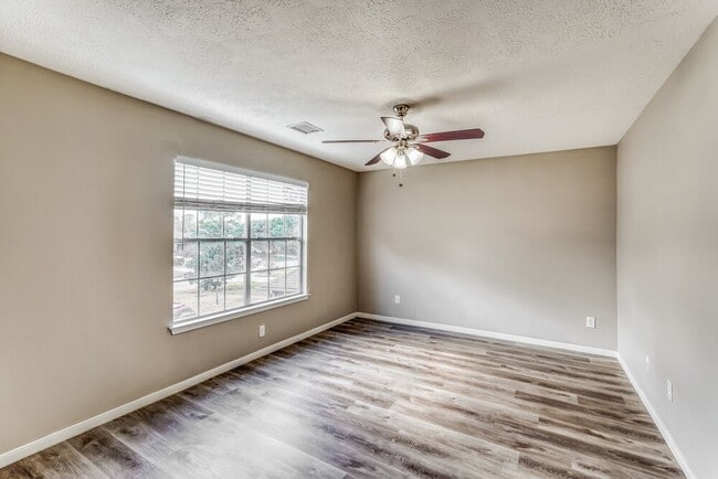 Building Photo - 21902 Willow Shadows Dr