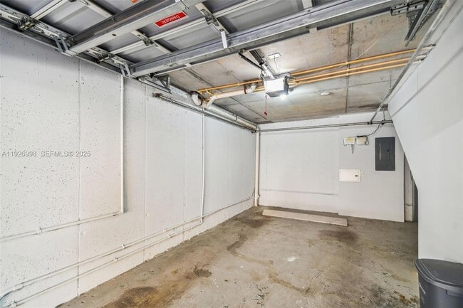 Building Photo - 2945 NE 185th St