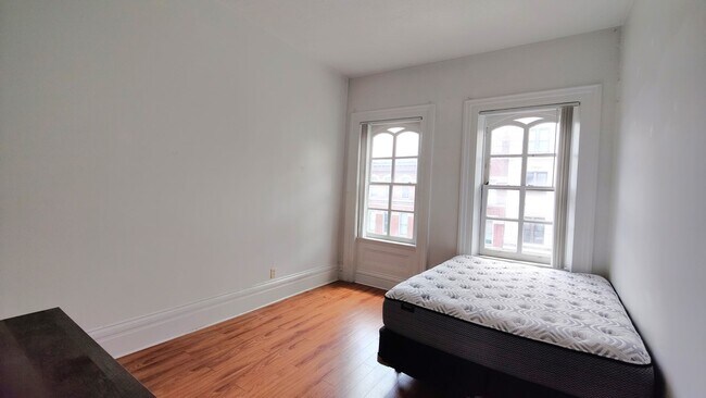 Building Photo - 1705 E Carson St