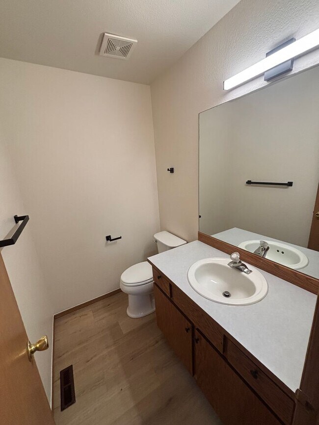 Building Photo - 211 N Lava