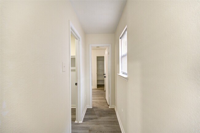 Building Photo - 1010 Hummingbird Point Ln