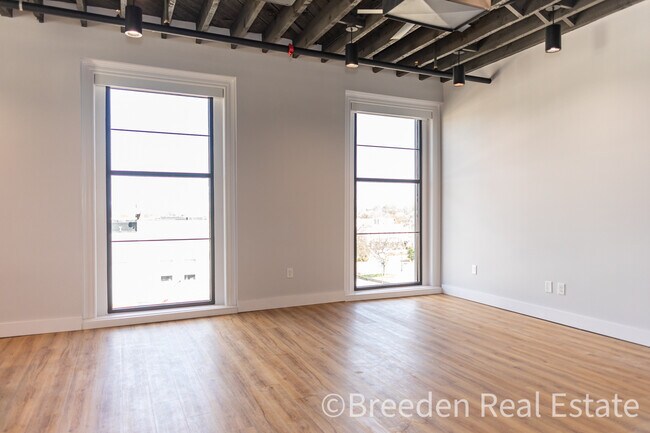 Building Photo - 100 W Union St