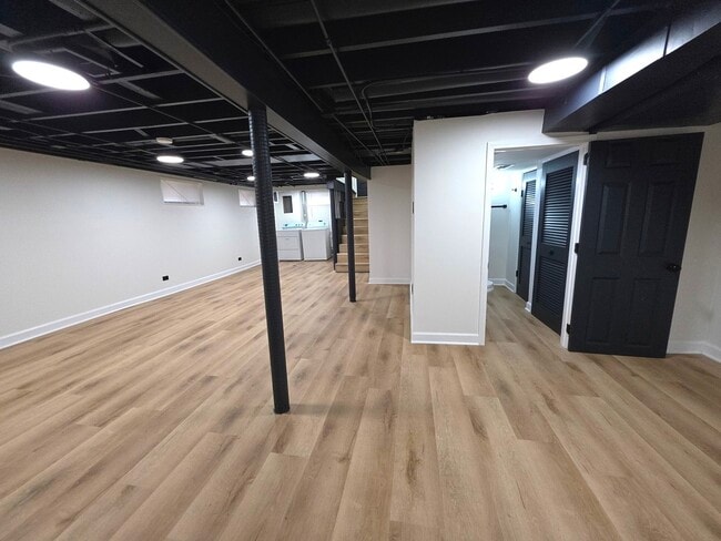 Building Photo - 5251 S Hamlin Ave