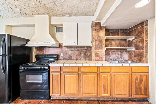 Building Photo - Charming 2-bedroom, 1-bath home $500 OFF R...