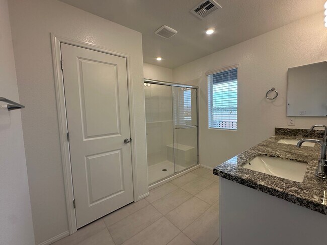 Building Photo - New Constructed and upgraded three bedroom...