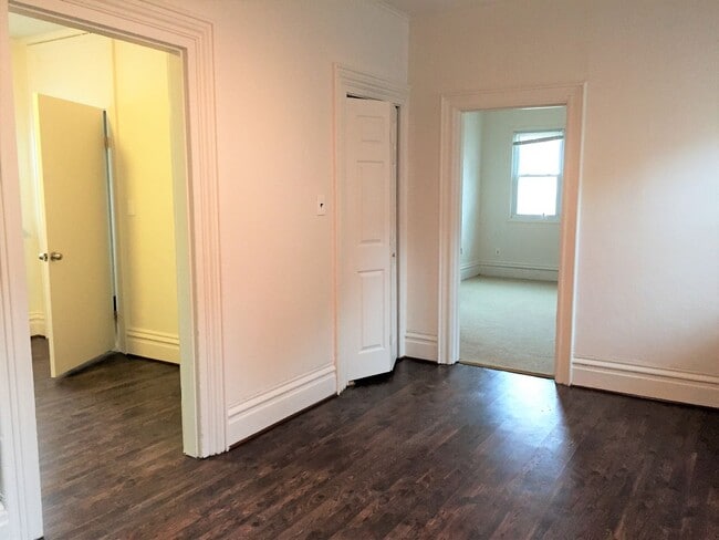 Building Photo - Mt. Washington house, 3 bedroom 2 1/2 bath house with great kitchen, yard, laundry June 1st