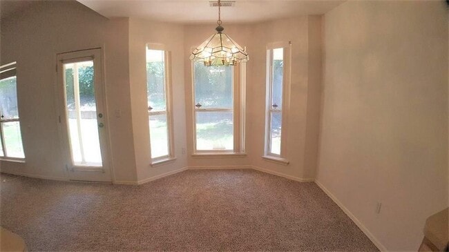 Building Photo - 2100 Silver Fox Dr