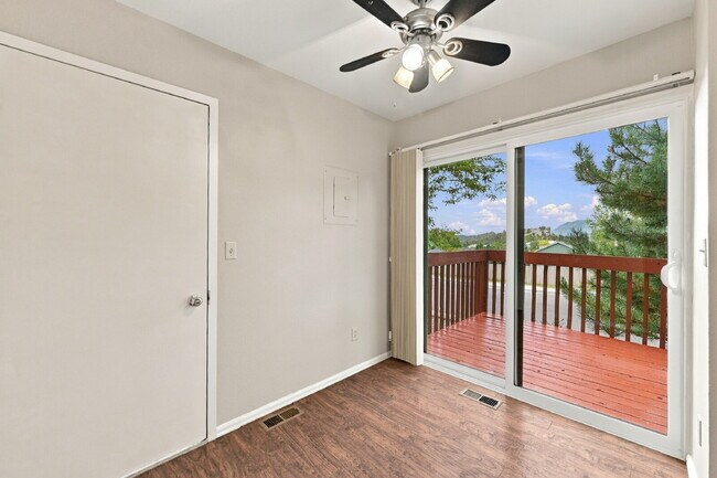 Building Photo - 2027 Bristlecone Dr