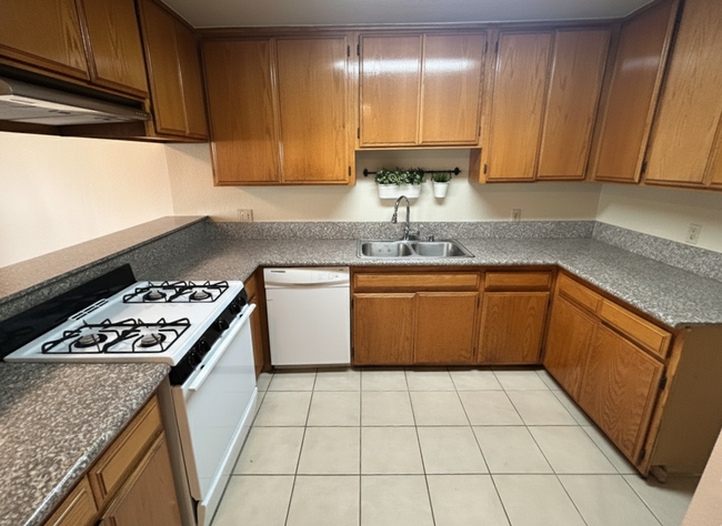 Interior Photo - Commerce, 10318