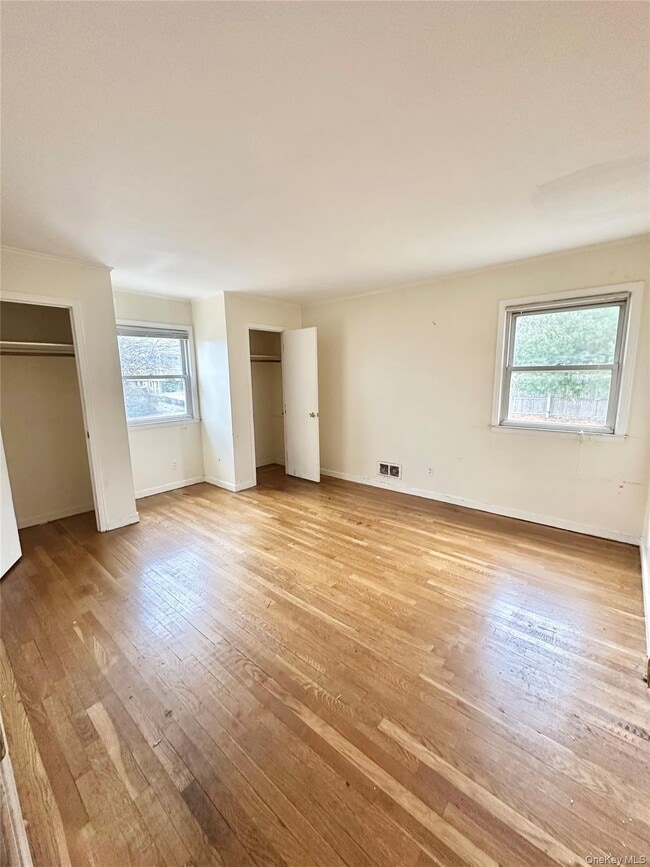 Building Photo - 3 Soundview St