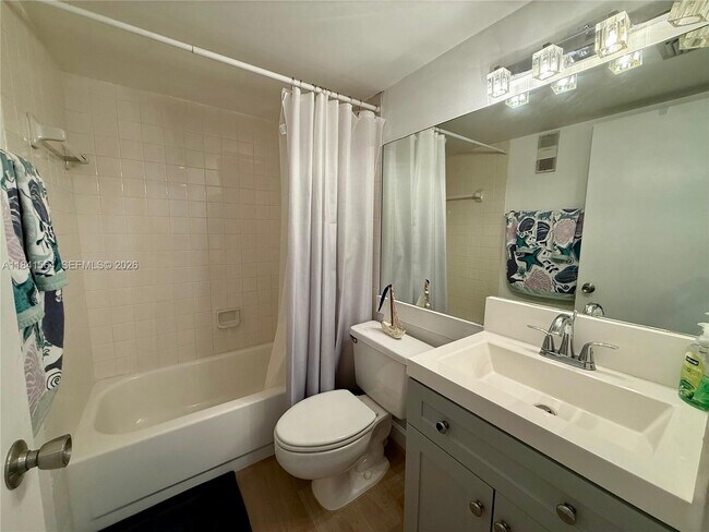 Building Photo - 770 Claughton Island Dr