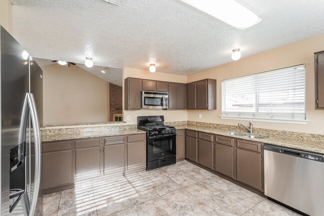 Building Photo - 1711 Meadow Green Dr