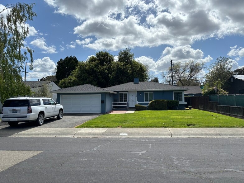 Primary Photo - 1578 Heatherdale Ave