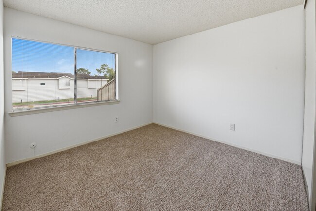 Building Photo - 12027 Willow Trail