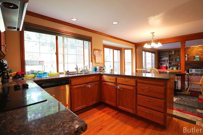 Building Photo - CLICK "REQUEST A TOUR" NOW!